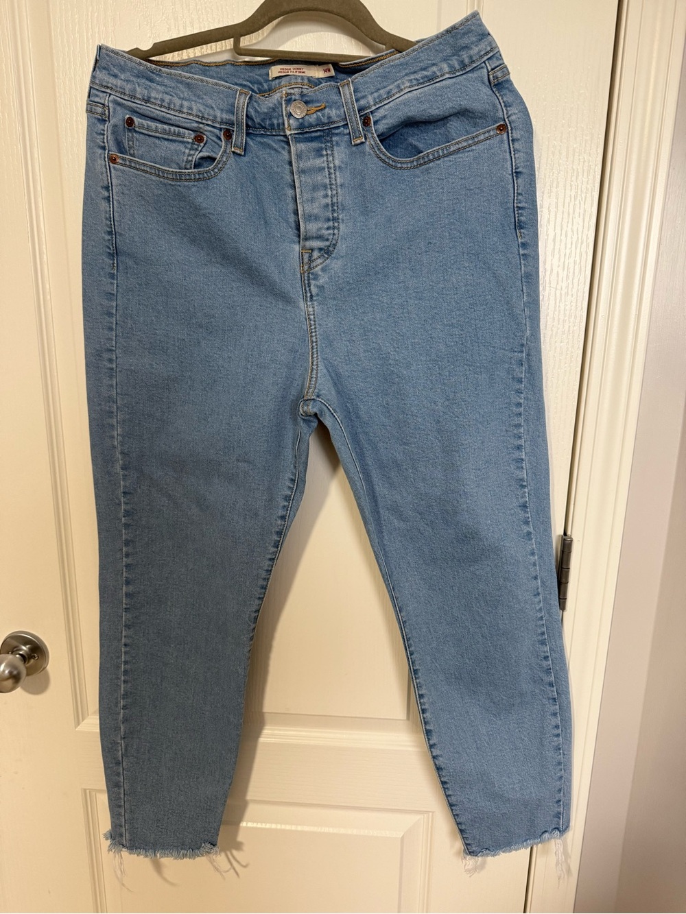 Levi's Wedgie Skinny Light Blue High-Rise Cropped Jeans